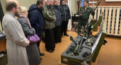 Будущие священники научились собирать и разбирать автомат Калашникова